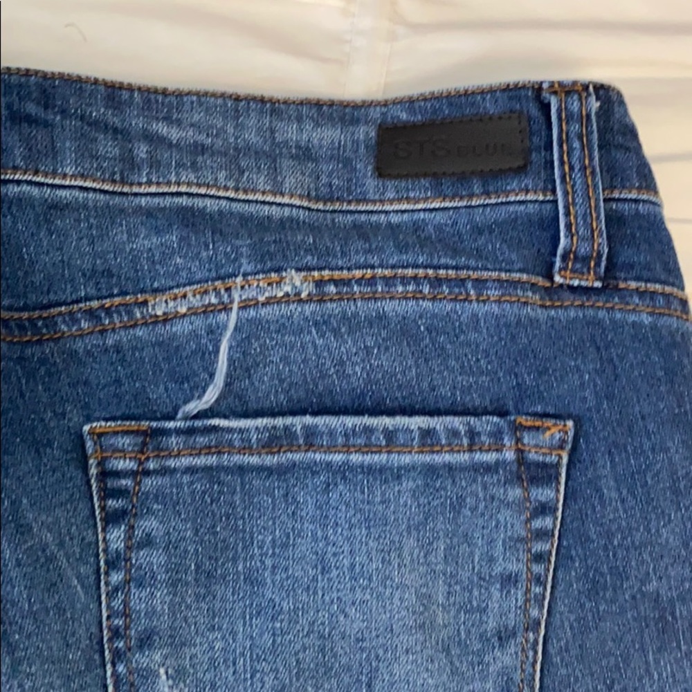 Lightly Ripped STS Blue jeans - Picture 6 of 6